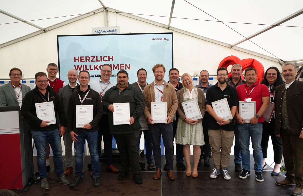 Zertifikats&uuml;bergabe nach Abschluss der neuen F&uuml;hrungsebene